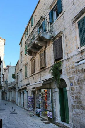 Apartments with a parking space Omis - 19051